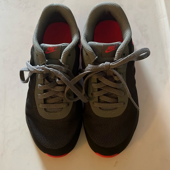 Nike Sneakers - Picture 1 of 4